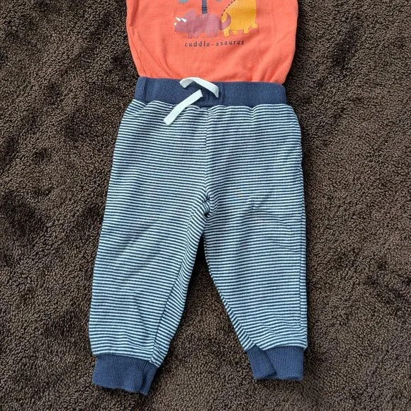 Carter's cuddle asaurus - Picture 9 of 10